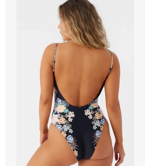 NWT’s O’NEILL MACAW TROPICAL NORTH SHORE CHEEKY ONE-PIECE Medium - Picture 8 of 12